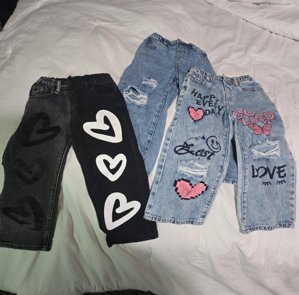 SHEIN Kids Heart Graphic & Distressed Jeans - Black & Light Blue